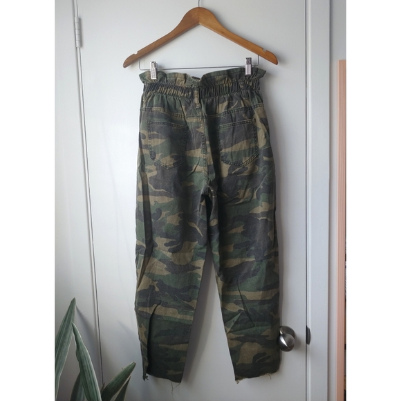 Cropped Camo Pants - Picture 2 of 7